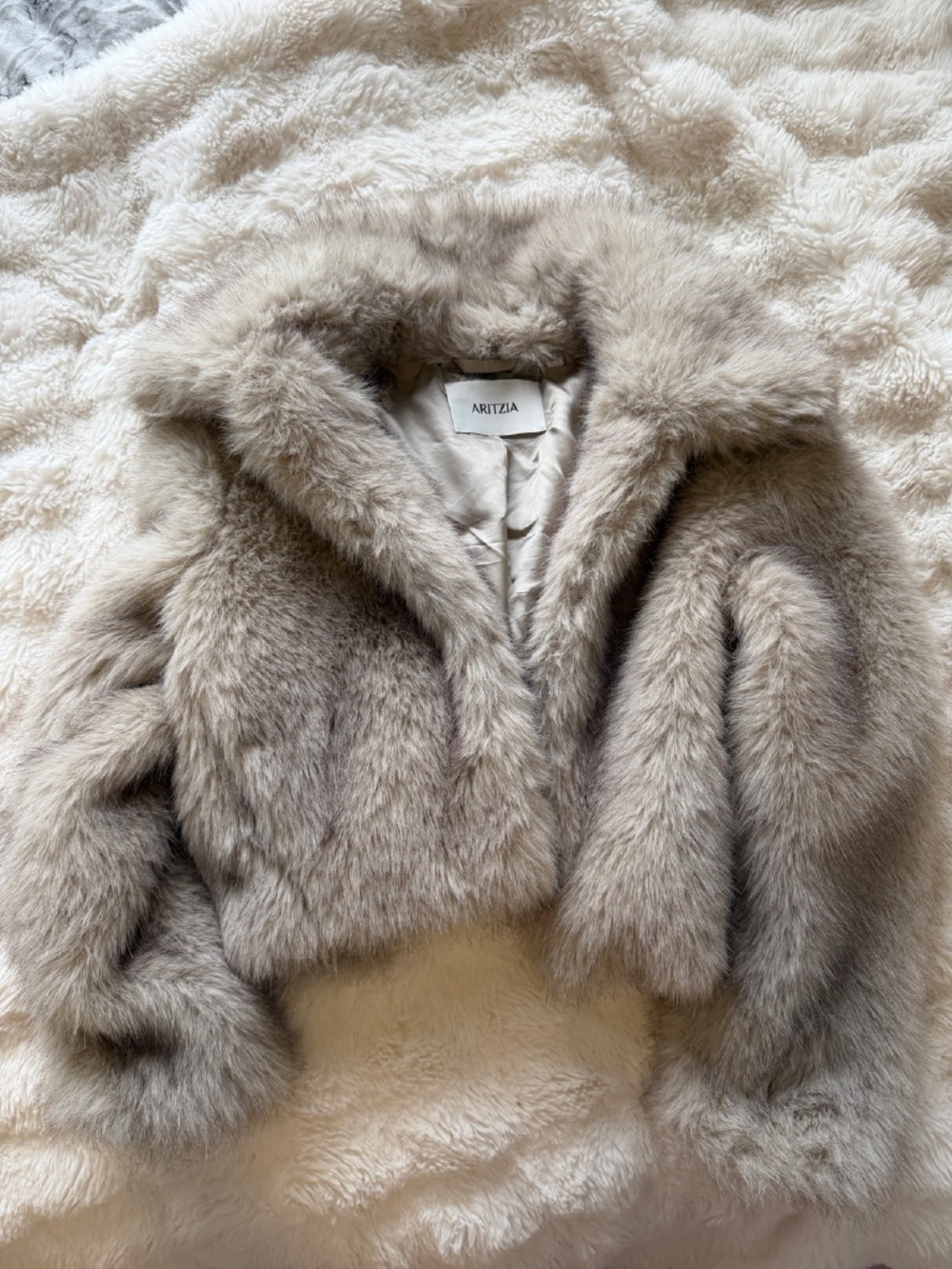 Aritzia Chamonix Coat - Arctic Faux Fur (Fake Fur) - Size XS